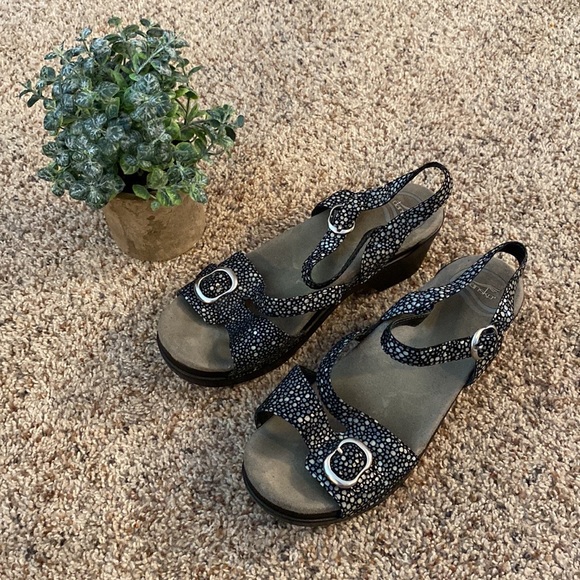 Dansko Heels - Picture 2 of 5